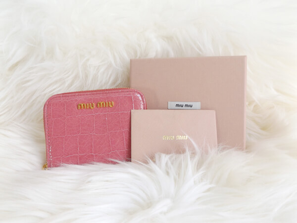 2017新作 MIU MIU ミュウミュウスーパーコピー 財布 絶対欲しい クロコ型押し*コインケース 5MM268